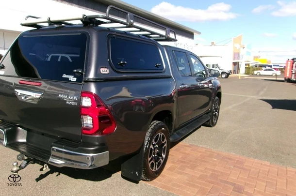 2021 Toyota Hilux 4x4 SR5 image 4