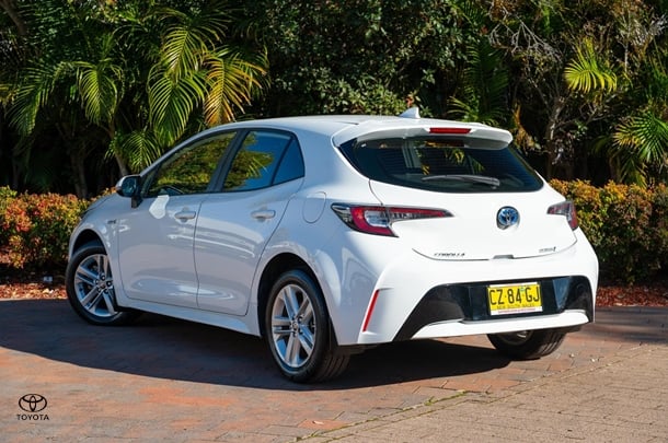 2020 TOYOTA Corolla Hatch Hybrid Ascent Sport image 2
