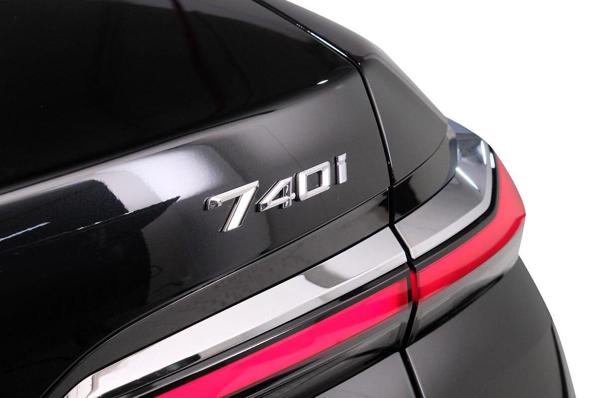 2024 BMW 7 Series 740i M Sport G70 Auto image 9
