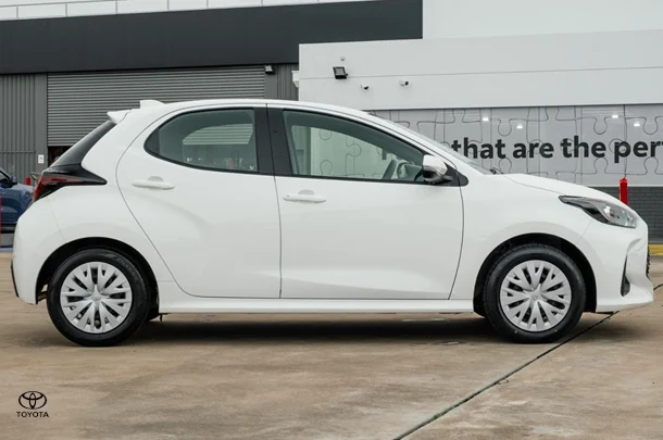2024 Toyota Yaris Ascent Sport image 3