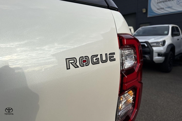 2020 Toyota HILUX Rogue image 12