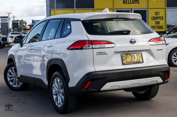 2022 Toyota Corolla Cross Hybrid GX image 2
