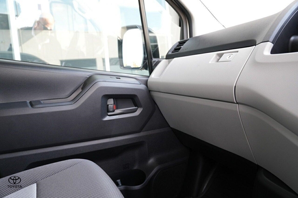 2024 Toyota Hiace LWB image 9