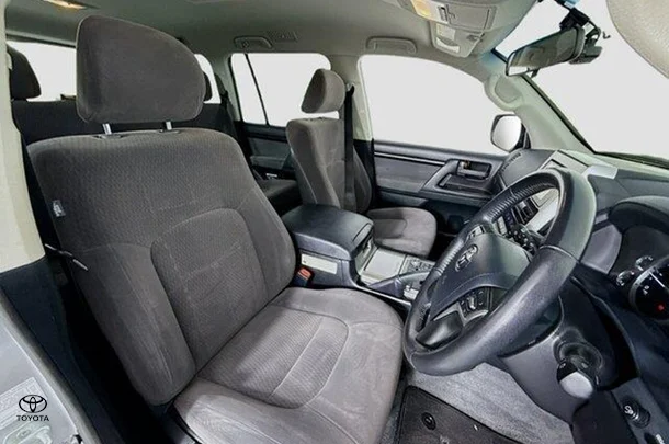 2021 Toyota LANDCRUISER GXL image 11