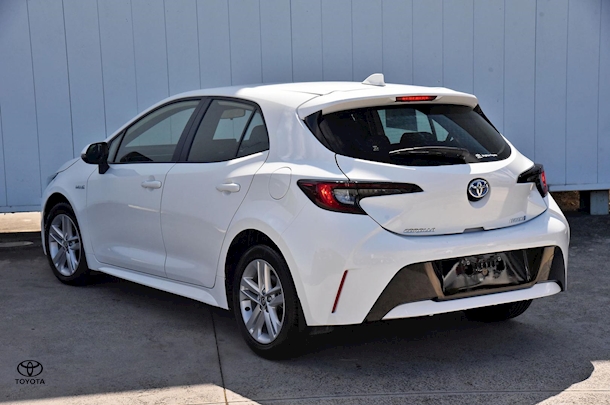 2023 Toyota Corolla Hatch Hybrid Ascent Sport image 3