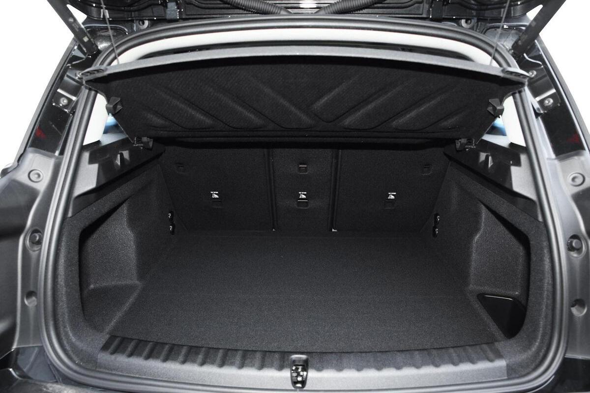 2024 MINI Countryman C Classic Auto image 8