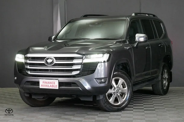 2023 Toyota Landcruiser Sahara image 3