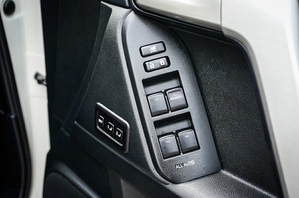 2021 Toyota Prado Kakadu image 15
