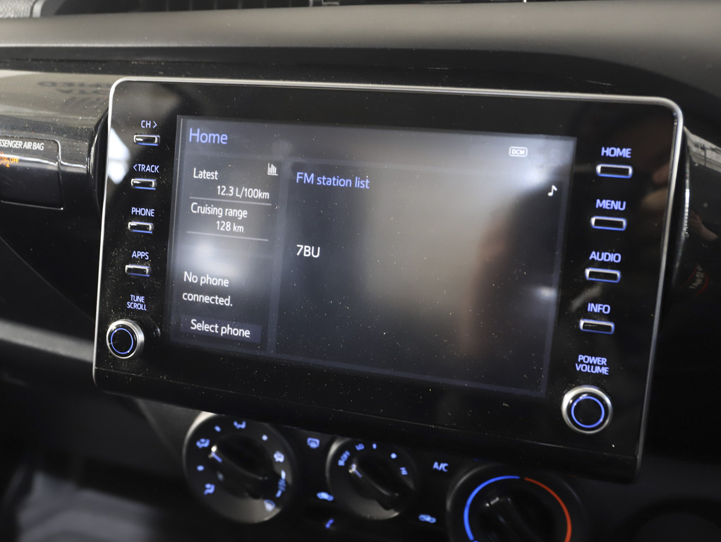 2022 Toyota Hilux Workmate image 12