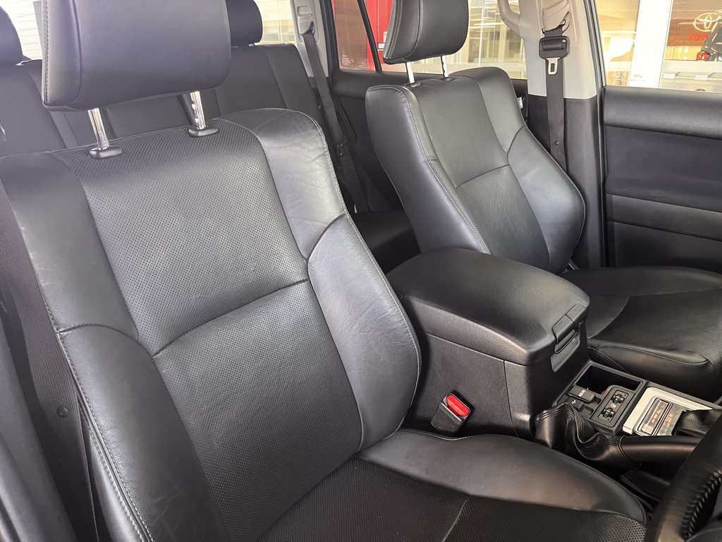 2022 Toyota Prado GXL image 10