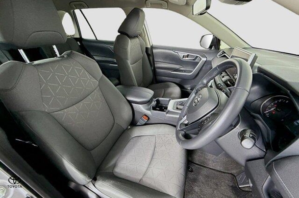 2022 Toyota RAV4 GXL image 11