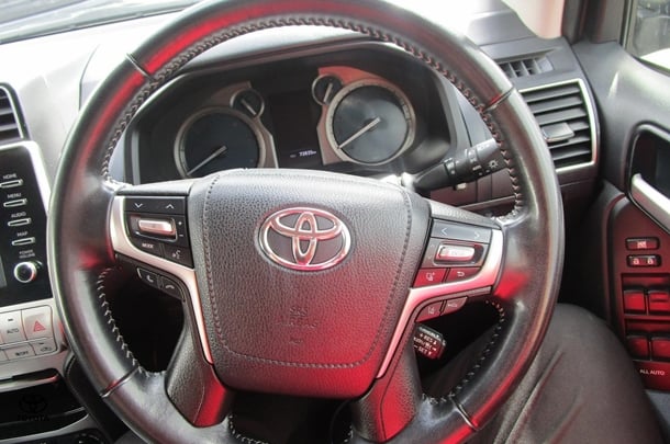2021 Toyota Prado VX image 16