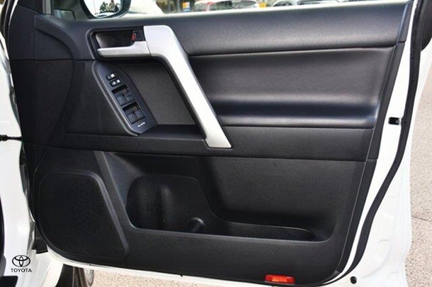 2019 Toyota Prado VX image 5