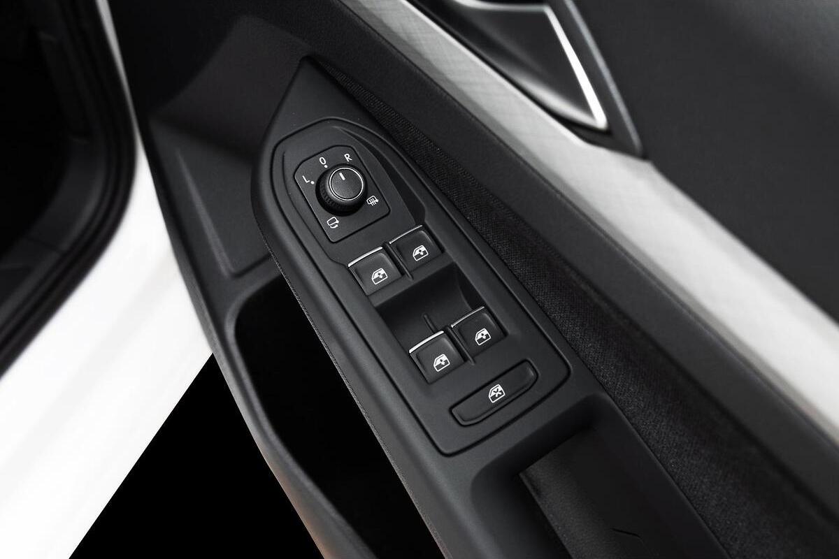 2024 Volkswagen Golf 110TSI Life 8 Auto MY24 image 16