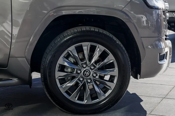 2022 Toyota LANDCRUISER Sahara ZX image 22