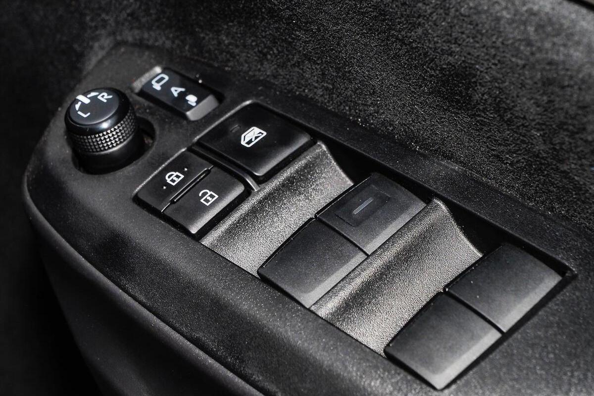 2024 Toyota Yaris SX Hybrid Auto image 9