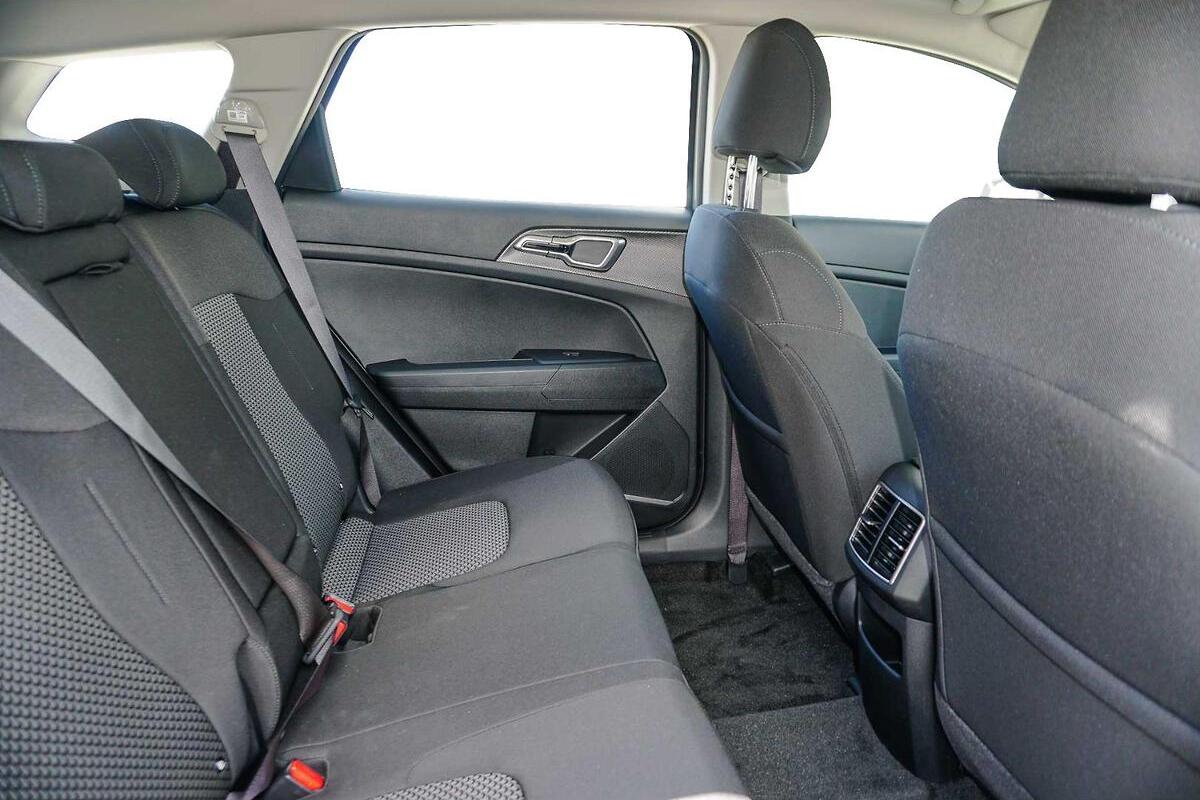 2024 Kia Sportage S Manual FWD MY25 image 6