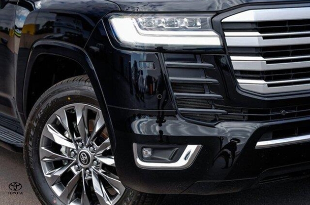 2022 Toyota Landcruiser Sahara ZX image 13