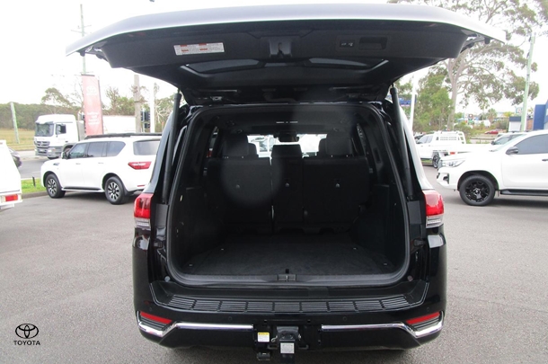 2022 Toyota Landcruiser Sahara ZX image 5