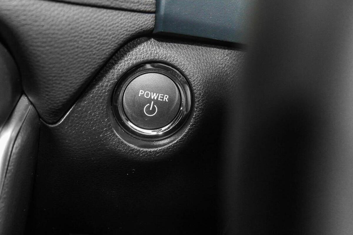 2024 Toyota RAV4 Cruiser Auto eFour image 15