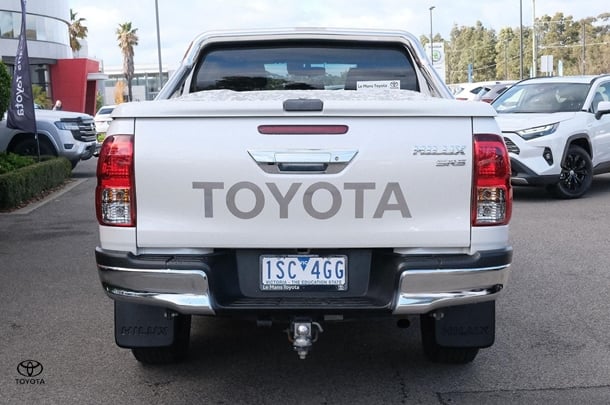 2020 Toyota Hilux SR5 image 4