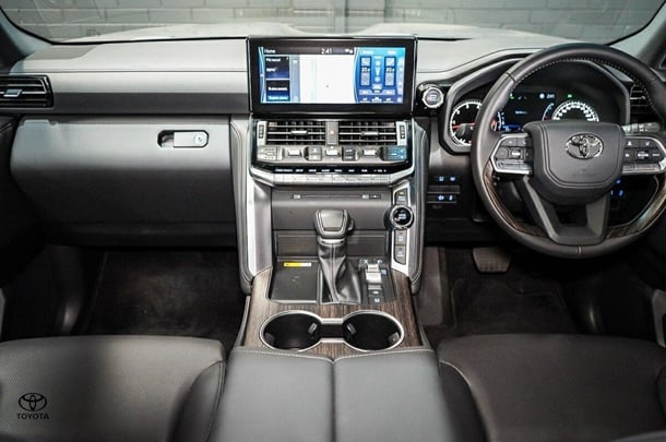 2024 Toyota Landcruiser VX image 13