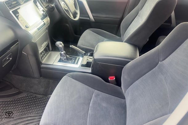 2021 Toyota Prado GXL image 11