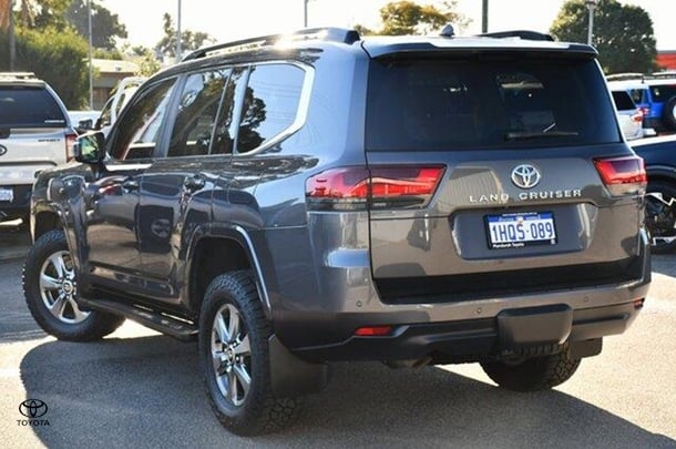2022 Toyota Landcruiser VX image 3