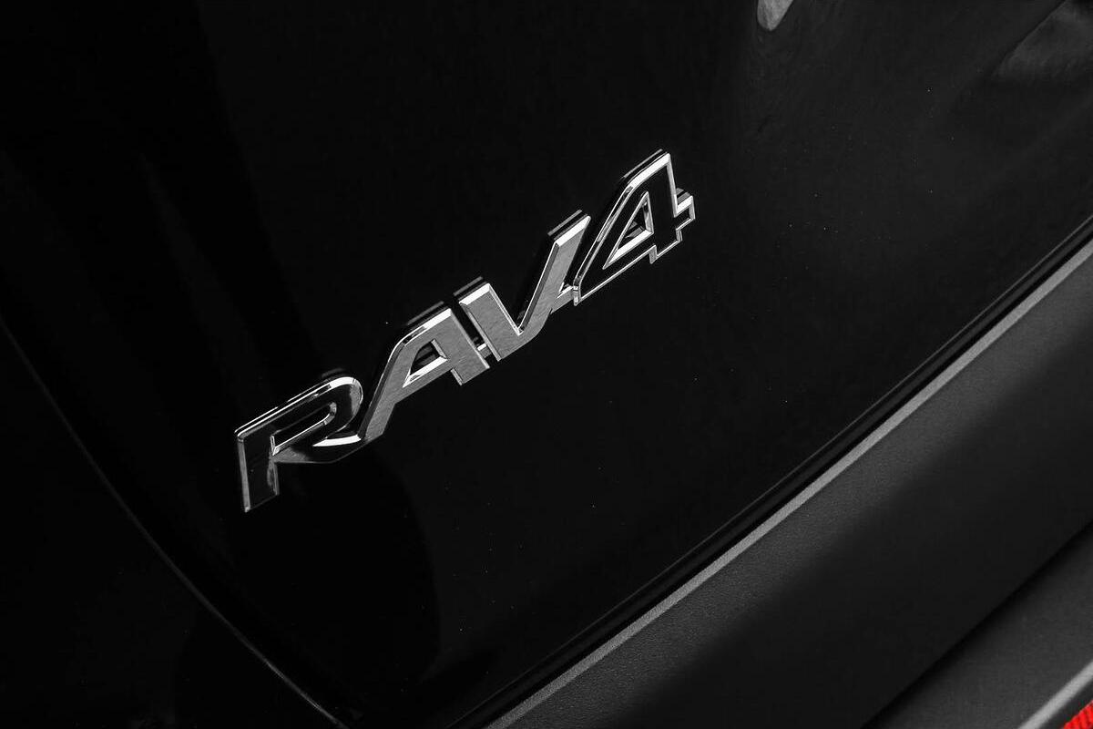 2024 Toyota RAV4 Cruiser Auto eFour image 12