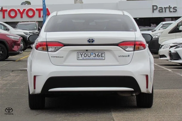 2022 Toyota Corolla Sedan Hybrid Ascent Sport image 5