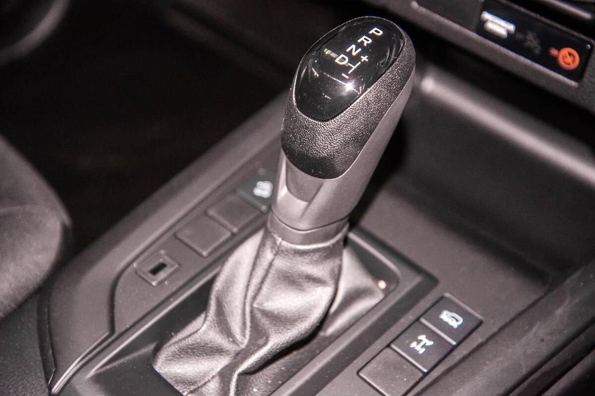 2025 Isuzu D-MAX SX Manual 4x4 MY24 image 16