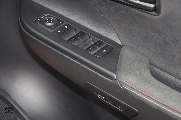 2023 Toyota C-HR Hybrid GR-S image 20