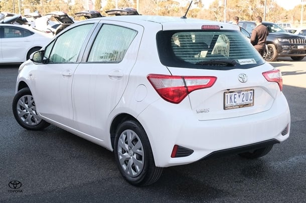 2017 Toyota Yaris Ascent image 2