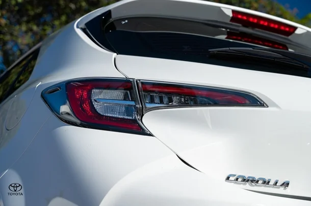 2019 TOYOTA Corolla Hatch Hybrid Ascent Sport image 23