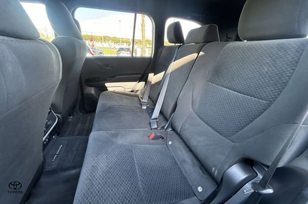 2022 Toyota Landcruiser GXL image 19