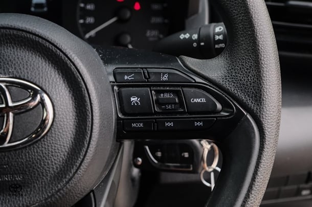 2022 Toyota Yaris Ascent Sport image 14