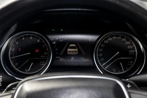 2018 Toyota CAMRY SX image 16