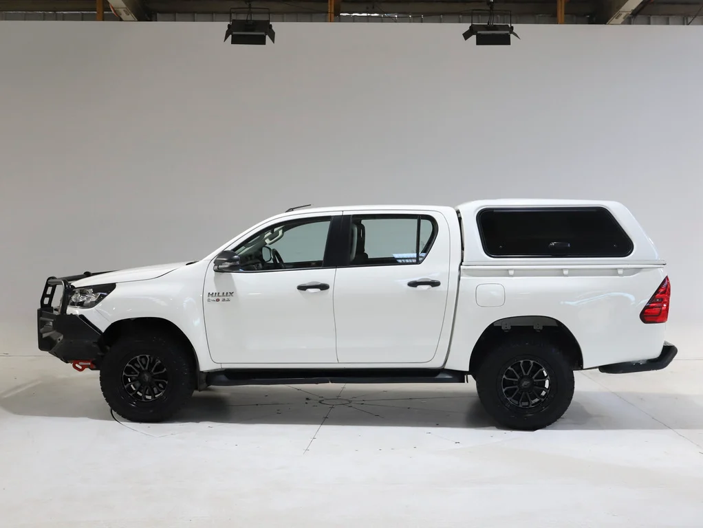 2021 Toyota Hilux SR image 4