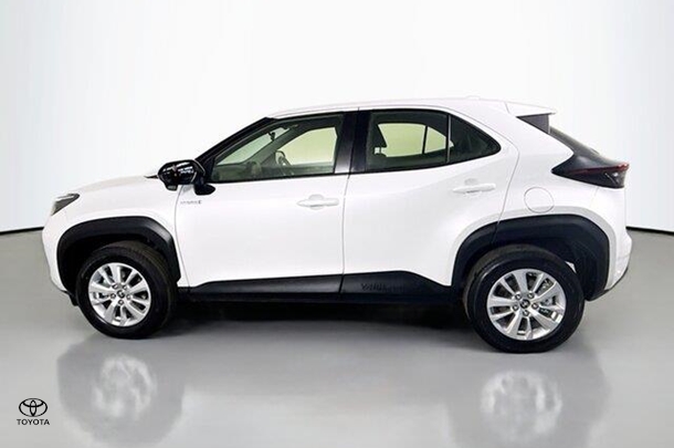 2023 Toyota Yaris Cross Hybrid GX image 5