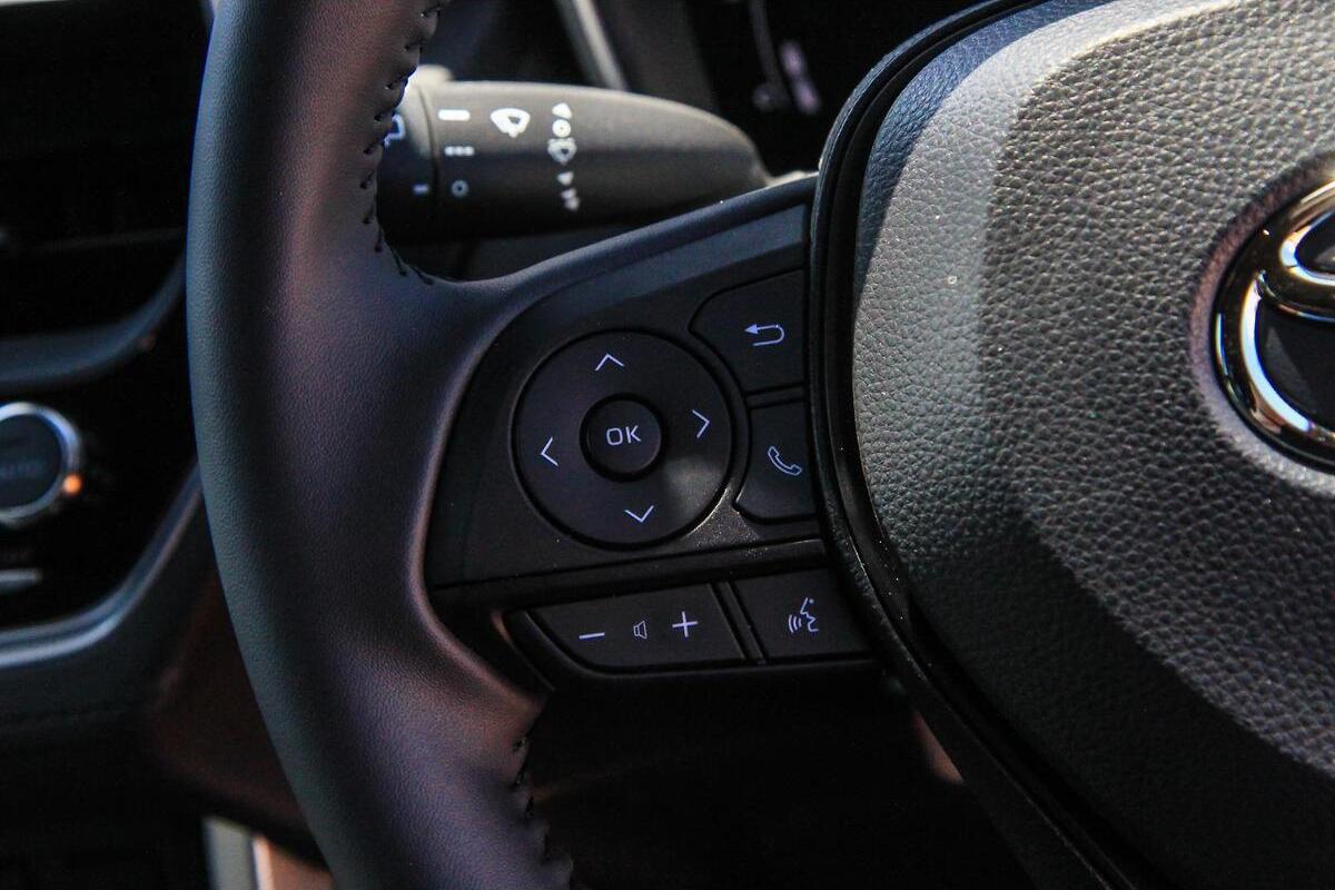 2025 Toyota Corolla Cross GXL Auto eFour image 17