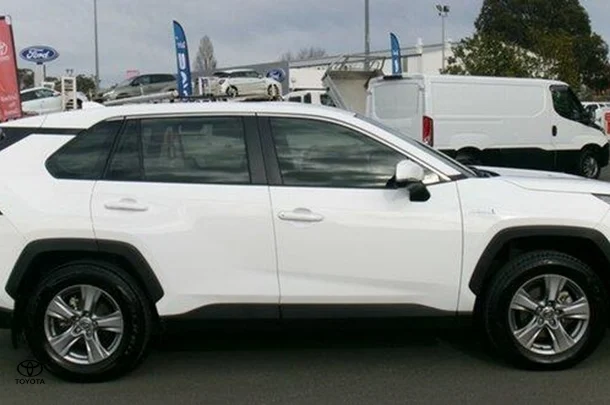 2023 Toyota RAV4 GX image 5