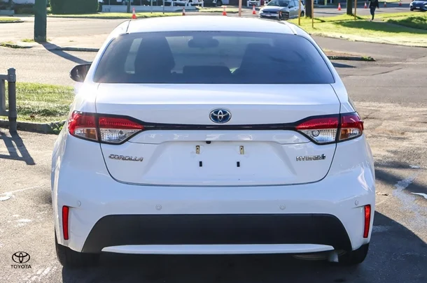 2022 Toyota Corolla Sedan Hybrid Ascent Sport image 5
