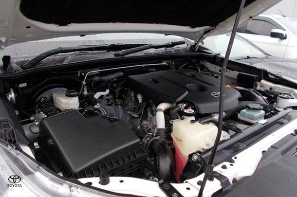 2023 Toyota HILUX 4x4 SR image 15