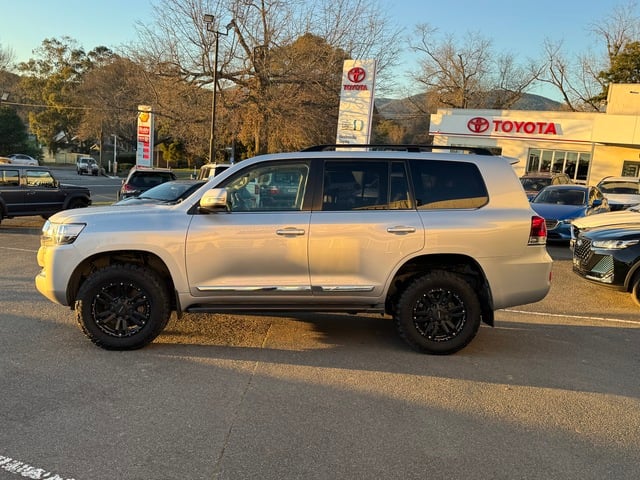 2019 Toyota Landcruiser Sahara image 5