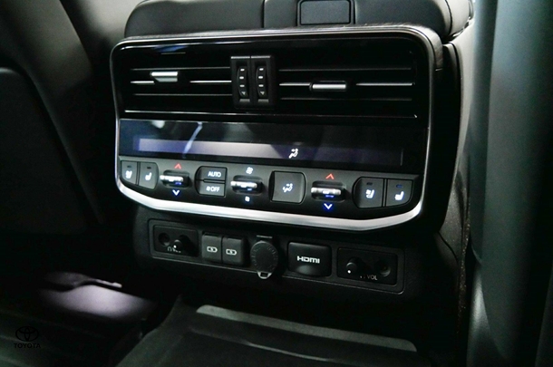 2023 Toyota Landcruiser Sahara image 11