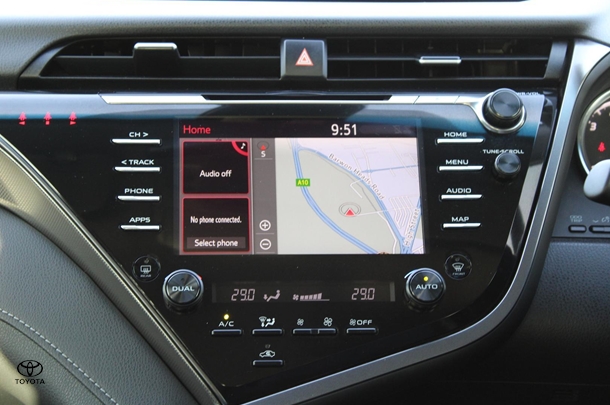 2020 Toyota Camry SX image 19