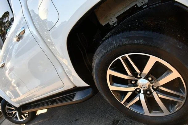 2018 Toyota Hilux SR5 image 4