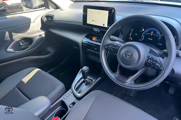 2025 Toyota Yaris Cross Hybrid GXL image 5