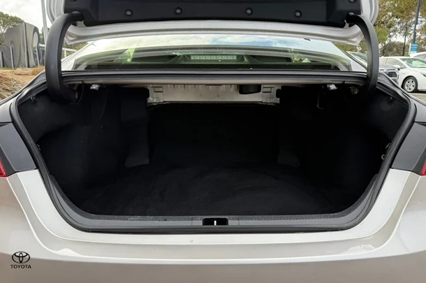 2019 Toyota Camry Ascent image 6