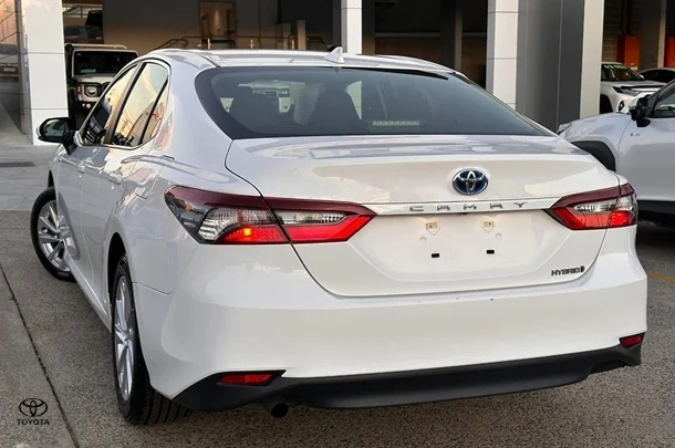 2022 Toyota Camry Hybrid Ascent image 2